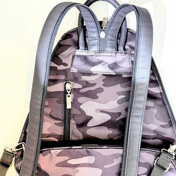 NWOTs Baggillini Crossbody or backpack, perfect for minimalists, travel, etc.! - Picture 3 of 6